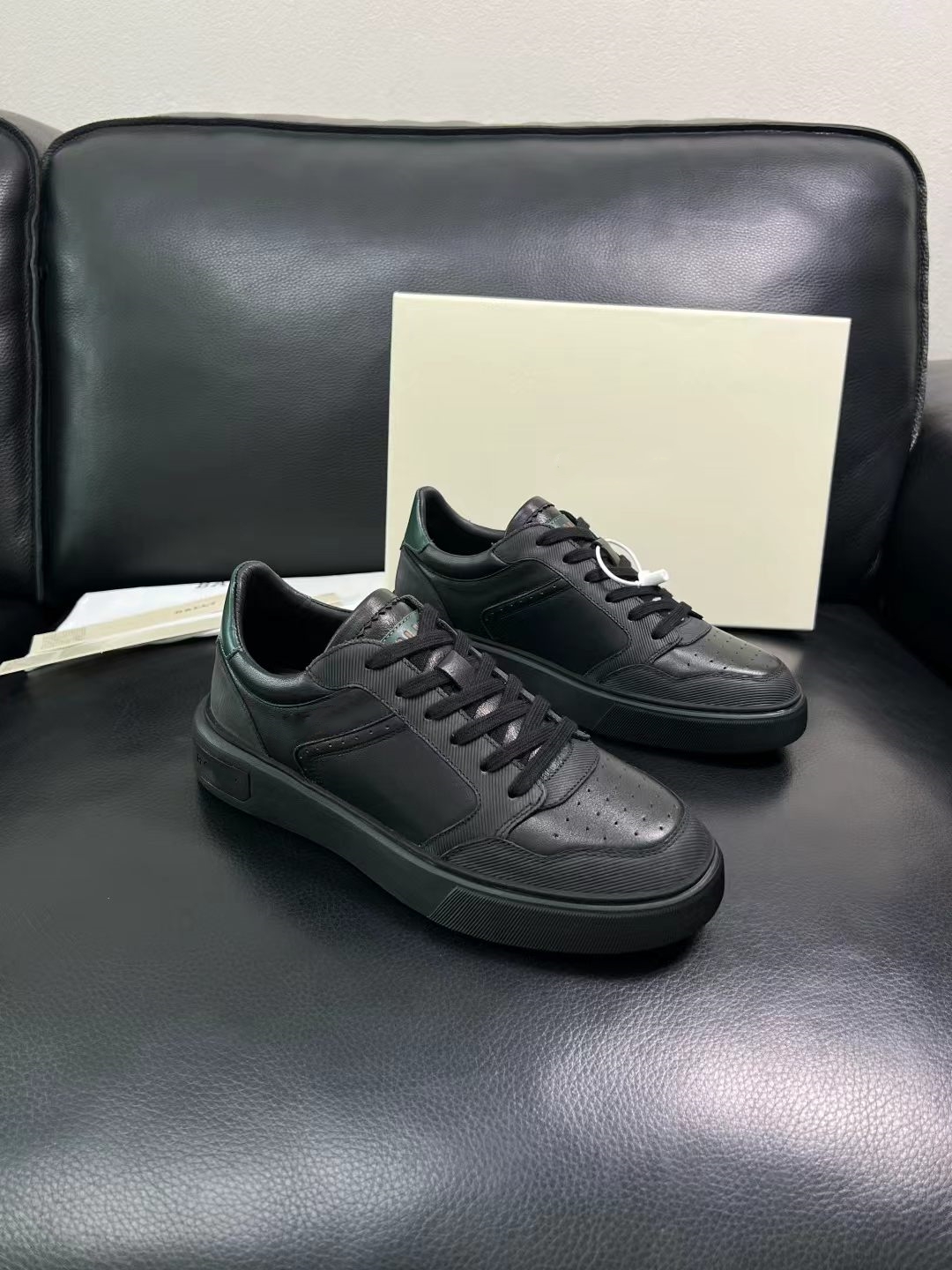 26SS Designer Vintage Color Block Cowhide Sneakers for Men Soft Flat Sole Lace Up Casual Board Shoes Breathable Street Daily Walking Trainers38-45