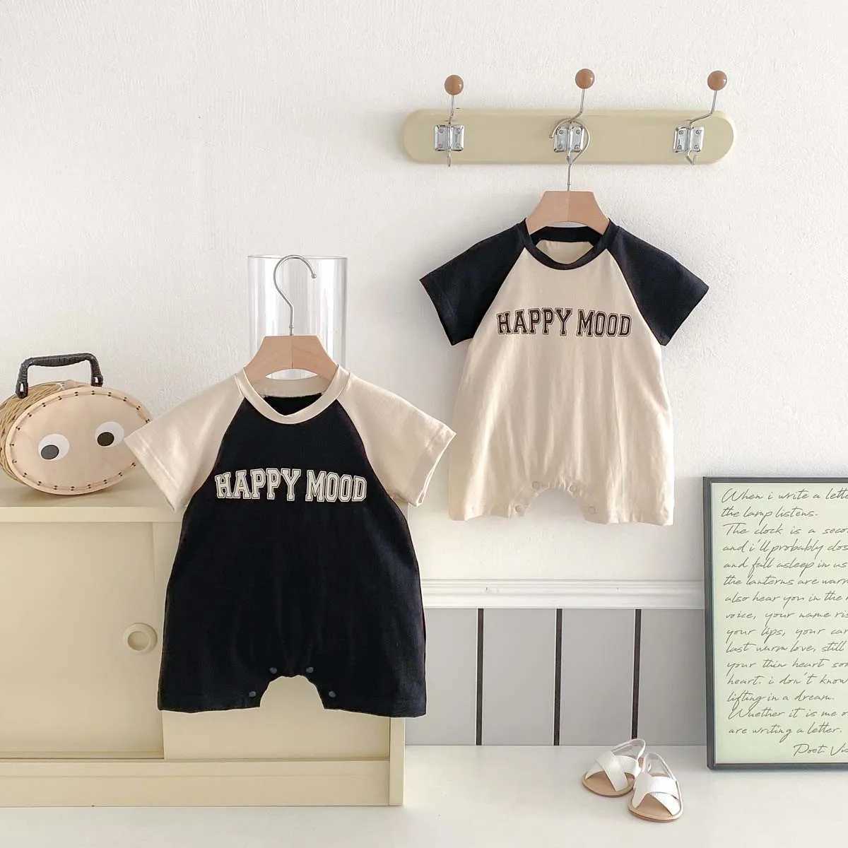 Korean version of summer baby letter printed contrast color short-sleeved jumpsuit summer baby boy letter short-sleeved jumpsui Y260625SXAB
