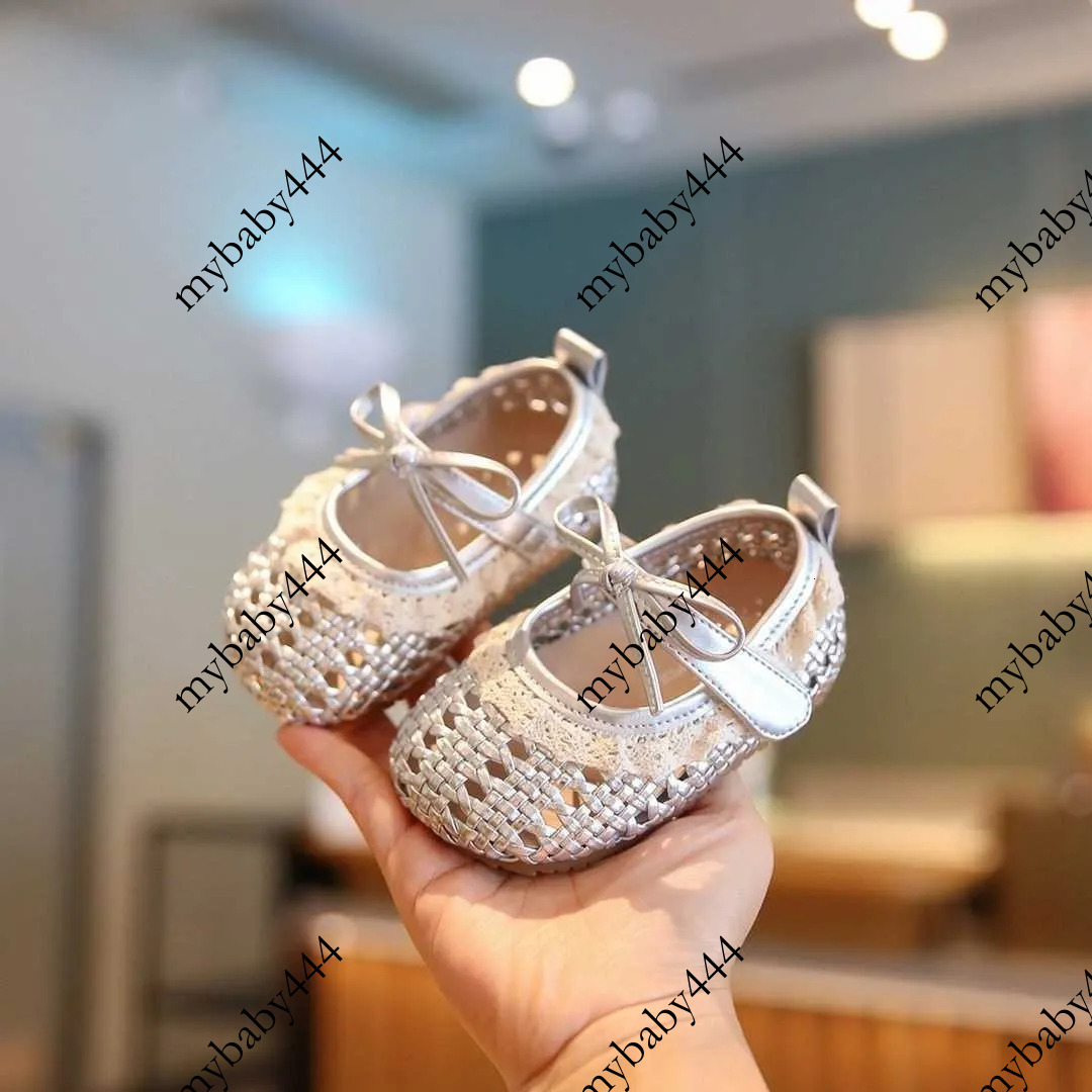 2026 Closed toe Childrens Korean style New Walking Shoes Princess Sandals Hollow out Woven Baby Beach ShoesR260625