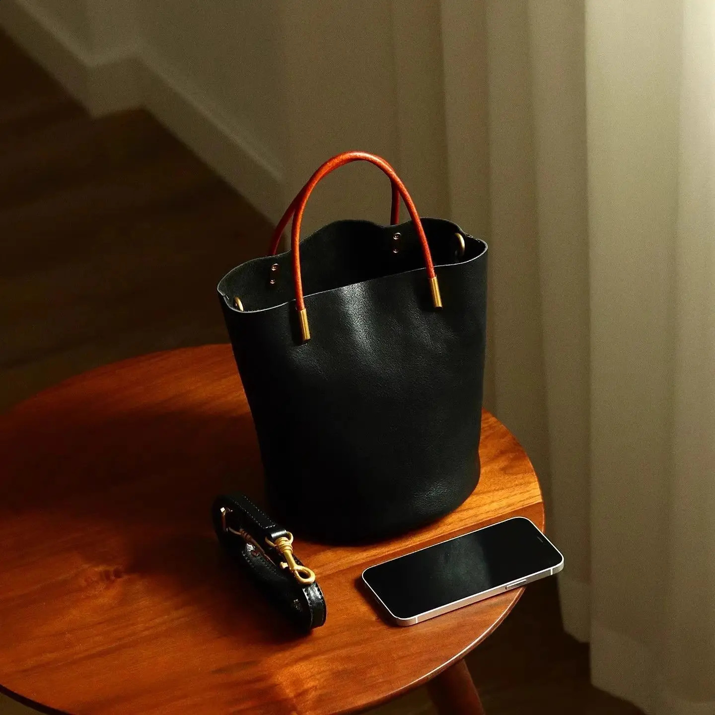 Japanese Niche Leather Green Bucket Bag Classic Solid Color Minimalist Tote Fashionable Casual Versatile Shoulder Bags 260625