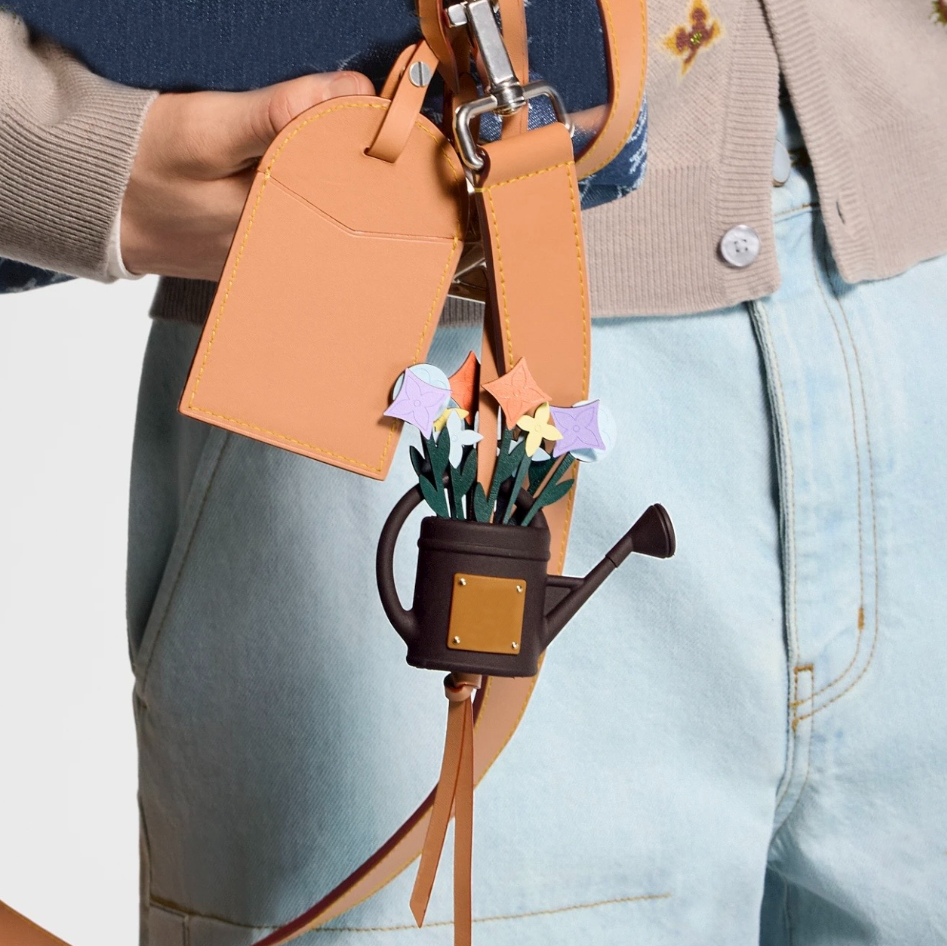 Designer 3D Flowers Watering Can Bag Charm Luxury Keychain for Men Women Genuine Leather Bag Pendant Cute Colorful Flowers Bag Hanging Fashion Bag A
