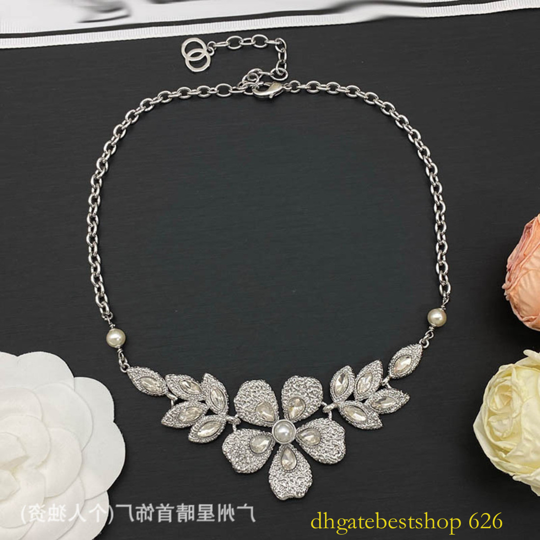 With Gift Box Designer channels necklace Elegant Luxurious Fashion Trendy Versatile Diamond-Embellished Double O Petal Necklace cc necklace
