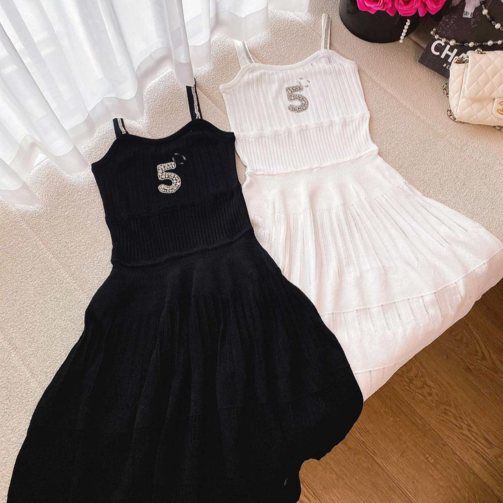 High quality knitted vest Korean style loose waistband hollow rhinestone women's designer dress for summer 2026