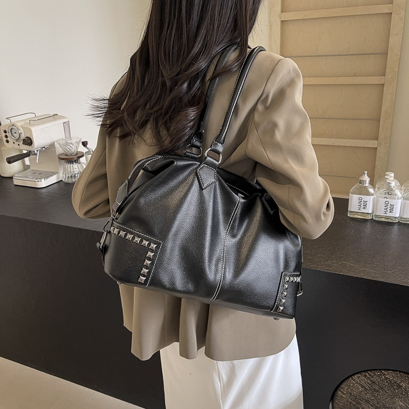 LEFTSIDE Rivets Design Shoulder Bags For Women 2026 Y2k Korean Fashion Trend Underarm Bag Female Vintage Handbags And PurseA565