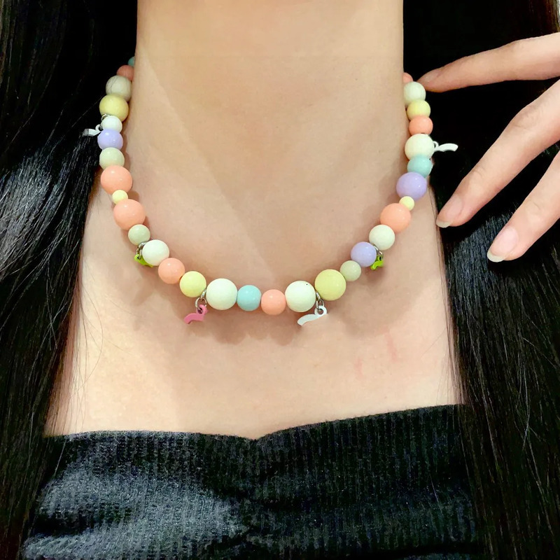 (commandez la photo en option et non par desc) Concevez une perle colorée avec un collier de bracelet à pendentif en métal
