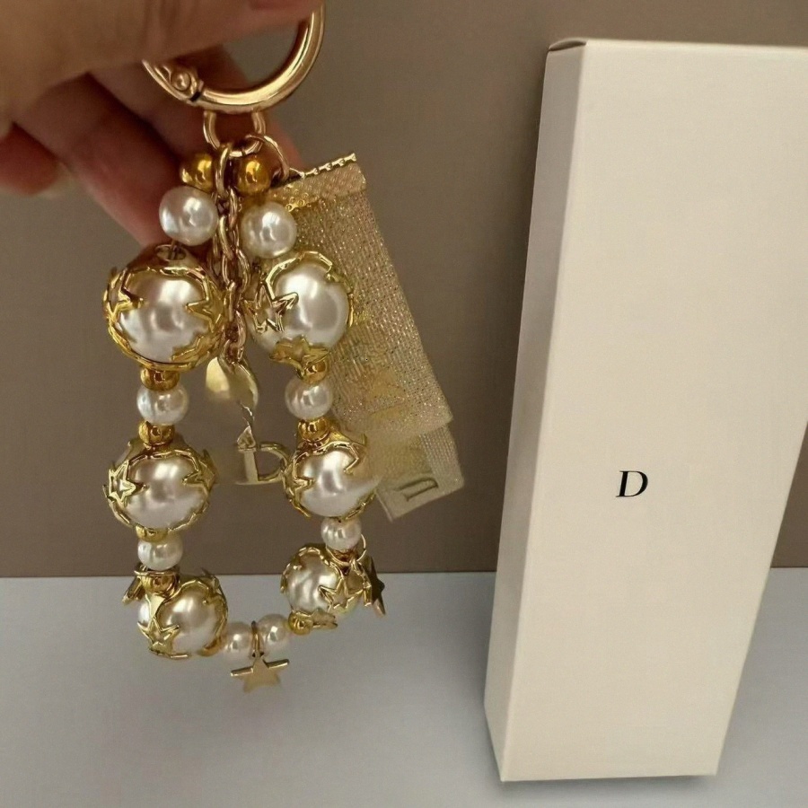 Keychains Lanyards Beaded Pearl 18K keychain Letter Pendant designer key chain car bag charms diamond hanging car keychain Luxury