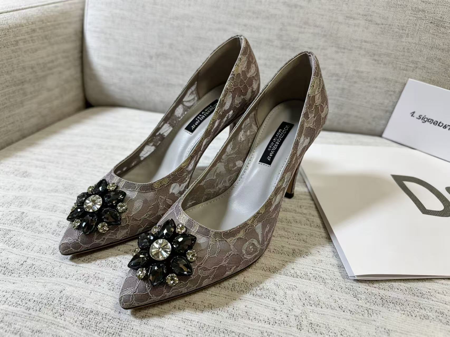 Marke Damen Weiße Spitze Spitzschuh Pumps Kristall Strass Verziert Stiletto High Heels Hochzeit Brautkleid Party Schuhe