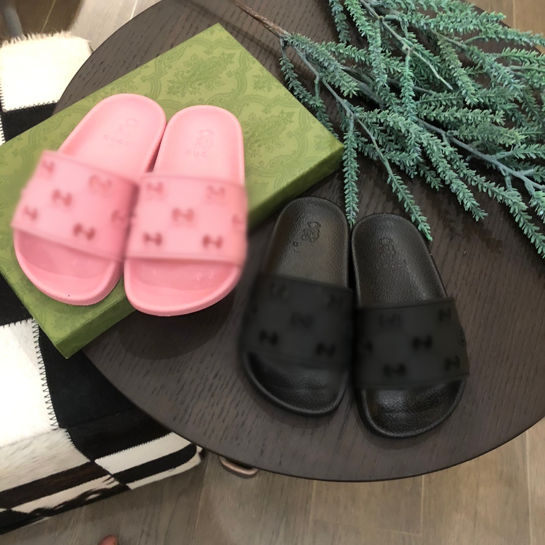 2027 New kids Thick Slides Shoes baby shoes Children Slippers luxury kid Bathroom Summer top Girl boy Slip Junior Footwear Indoor Casual Footwear