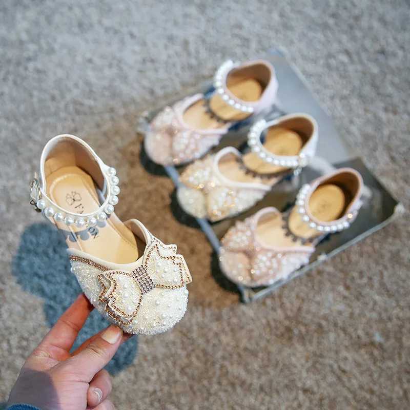 2026 Girls Sandals Fashion Princess Shoes Spring Summer Bling Pearl Sequins Flat Sandals Simple Children Shoes Party Wedding Y260626XFX8