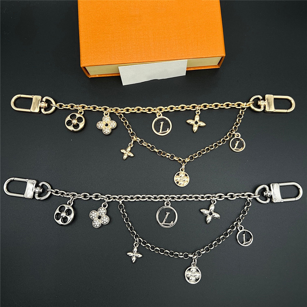 High Quality Keychain Classic Exquisite Luxury Designer Car Keyring Letter Unisex Lanyard Gold Black Metal Jewelry