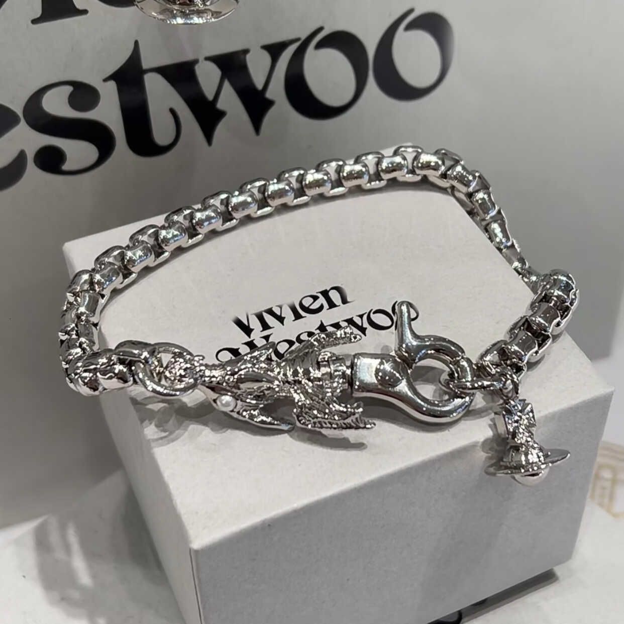 Saturn Jewelry Designer Vivienneewestwood Vivi Luxury Bracelet For Woman Men Luxe Bangle Queen Mother Exquisite Dragon Head Saturn Bracelet