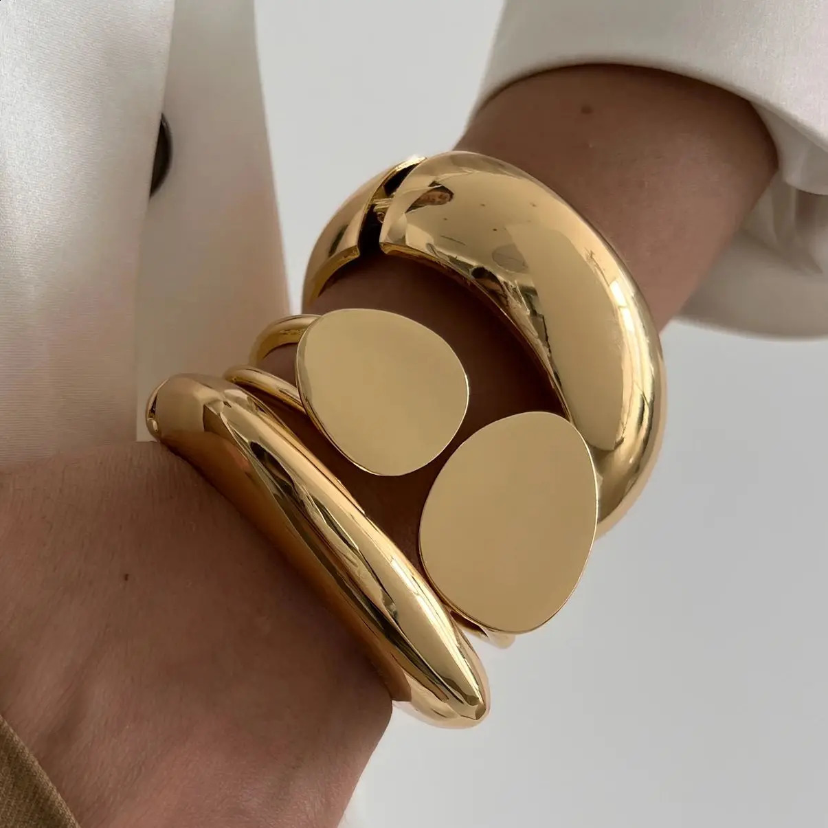 Ingemark Exaggerated Punk Smooth Heavy Metal Chunky Spring Bangles Women Hip Hop Gold Color Arm Bracelet Steampunk Men Jewelry260624