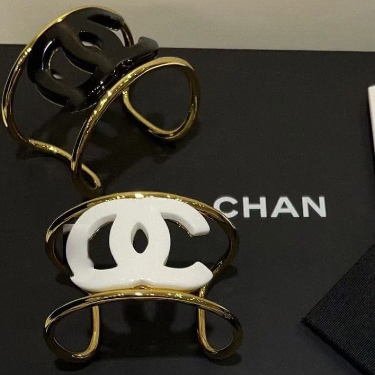 Letter Paris Classic Black White designer bracelet Hollow Wristband Acrylic Fashion Bracelets High version Bangle all match party y3C6#