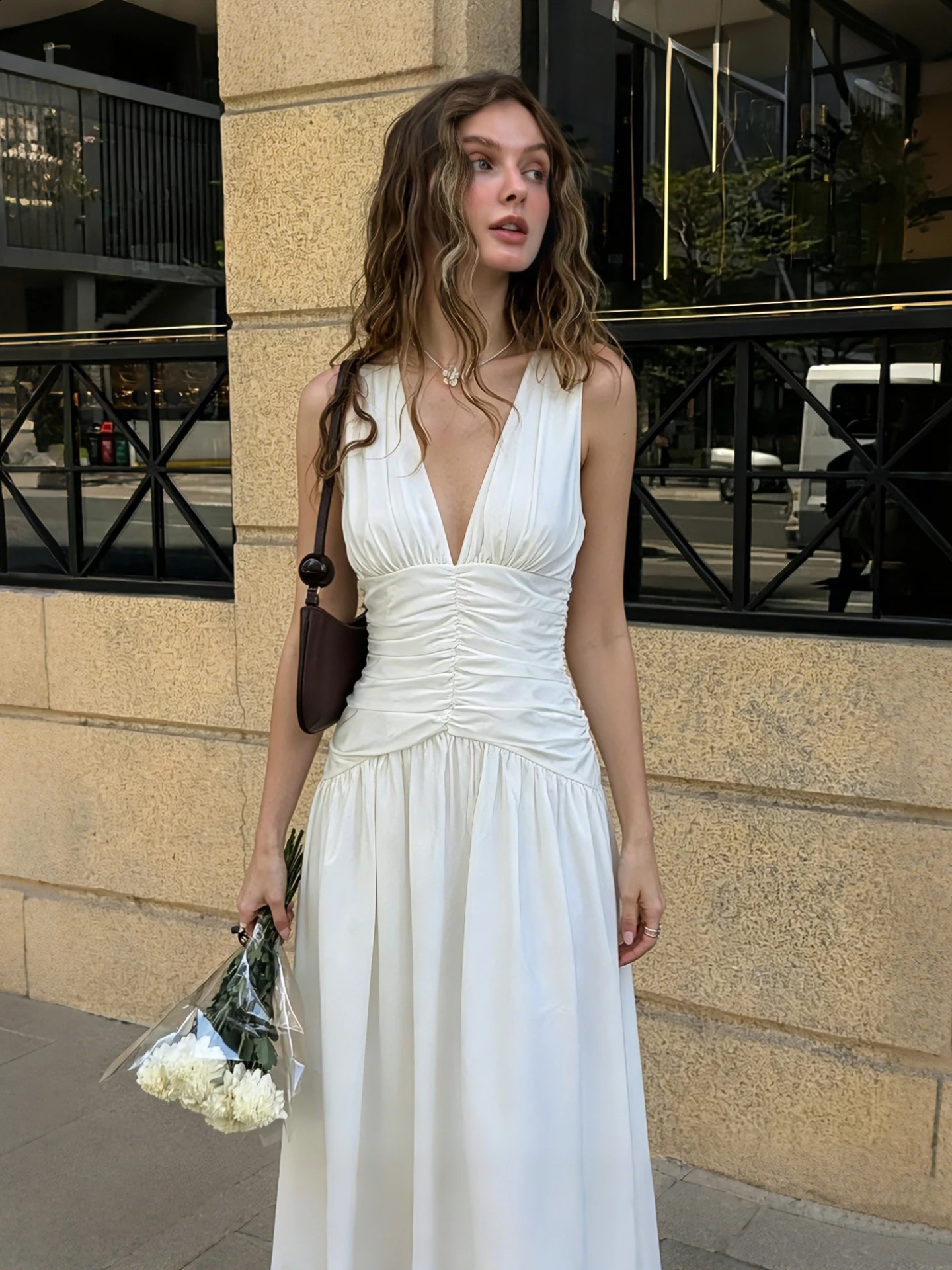 Hugcitar Elegant V Neck Sleeveless White Ruched Draped Sexy Maxi Prom Dress Summer Women Clothes Evening Party Birthday 260625