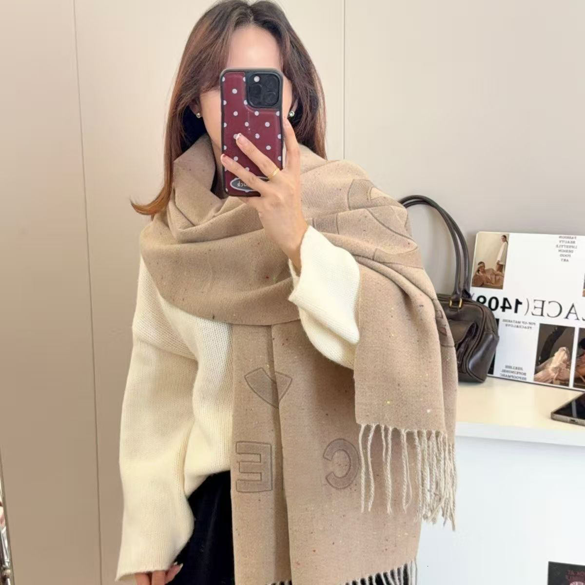 Scarves Scarves Designer Cashmere Wool Silk Scarf cc Winter Luxury Woman Mens Fashion Square Shawl Vintage Hat And Scarf Set Bag Black Grid Scarf AA