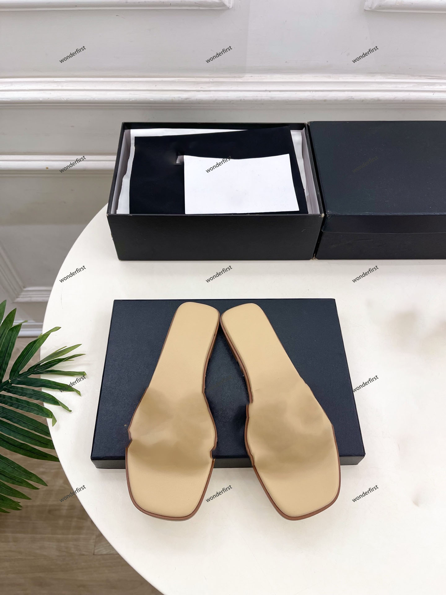10A high-quality spring and summer new hollow-out flat sandals will showcase a refined, minimalist style that never goes out of fashion