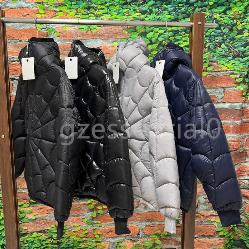 Doudoune Pharrells Williams Jacket Men Lightweight Shiny Nylon Puffer Jacket Hooded Quilted Down Jacket Designer Mens Winter Coats Luxurious Thick Z