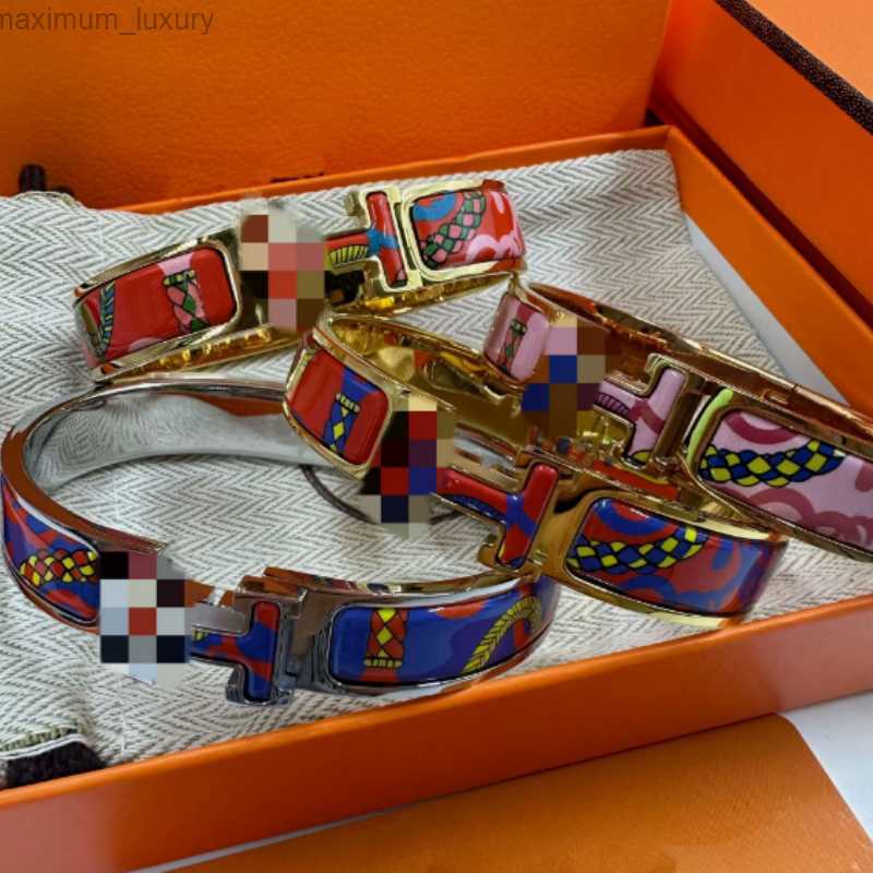 Hot selling H buckle enamel 18K stainless steel colorfast bangle light luxury printed animal pattern versatile bracelet A AA
