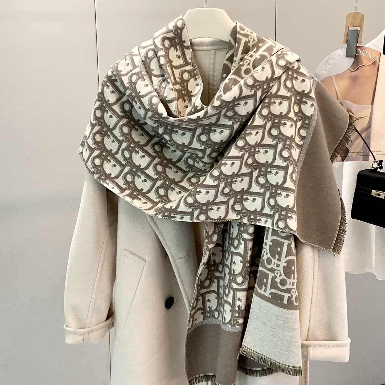 Luxury designers warm and versatile autumn new item imitation cashmere scarf thickened shawl light luxury jacquard craftsmanship outer layerAAAA