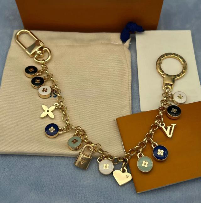 Porte-clés de marque de luxe de luxe, classique, coloré, chaîne de bonbons, lettre de voiture, polyvalent pour hommes et femmes, cadeau de noël