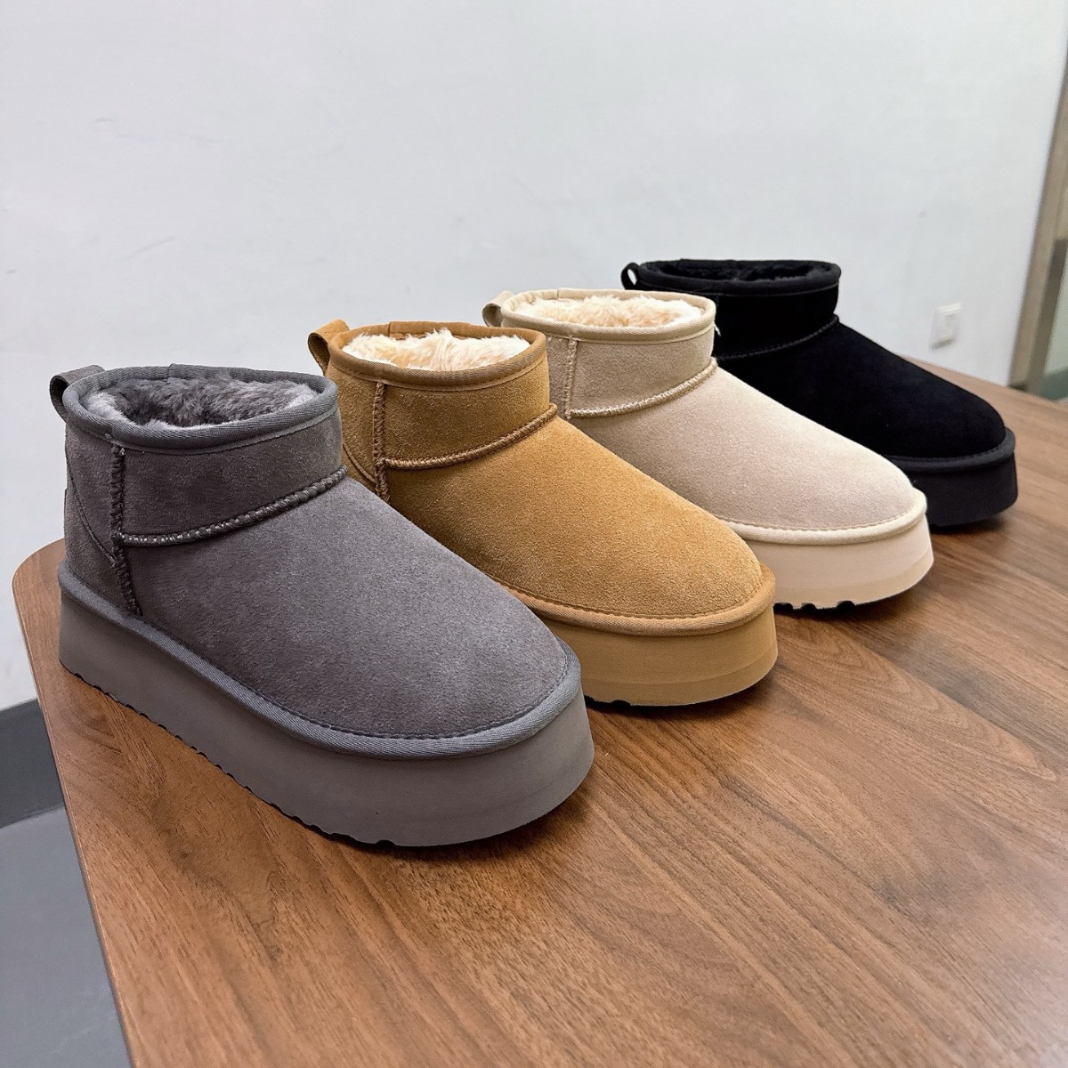 Free shipping 2026 luxury Ladies Classic Suede Short Winter Booties Thick Lug Sole Full Plush Inner Fur Shoes