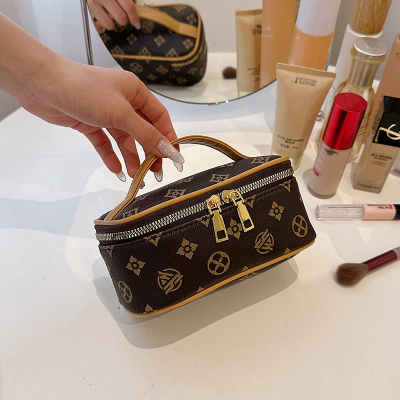 Free Express luxury Designer Shoulder Crossbody Bag Purse New Women Large Capacity Cosmetic Storage Travel Portable Waterproof Wash Bag hot