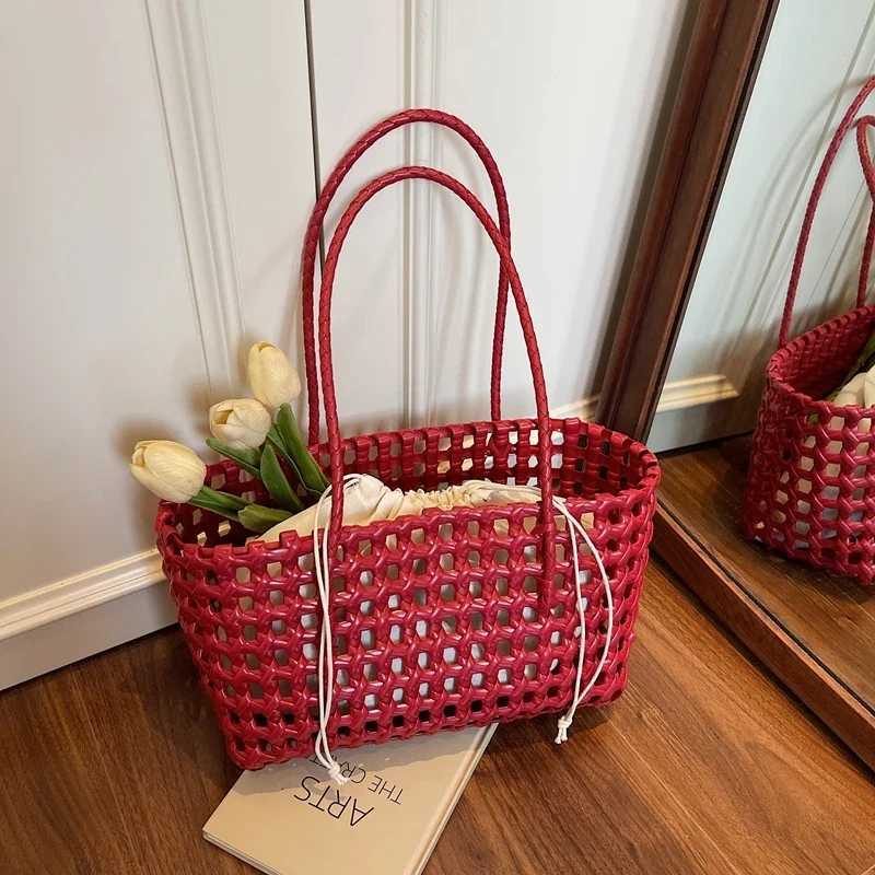 Summer Color Hollow Out Shoulder PU Solid 2026 Hot Sale Large Capacity Bags for Women Vai Commuting Womens Handbag X260629