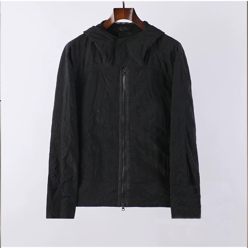 23FW 4227 Crinkled Nylon Hooded Jacket Men Lightweight Windproof Utility Zip Up Outerwear Arm Lens Badge Streetwear Coat Black Grey Fluorescent G