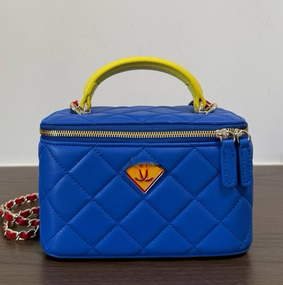 26S Luxury Designer Vanity Case Bag Quilted Leather Box Bag Chain Strap Cosmetic Purse Top Handle Zipper Clutch Women Fashion Daily Party,CC Bag