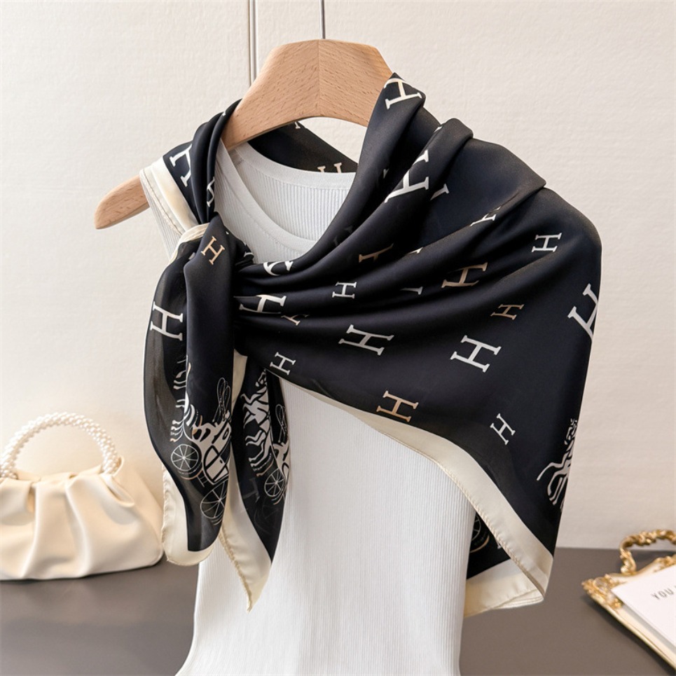 Nouveau Designer Classique H Carriage Modèle Foulard Carré Élégant Marron Garniture Dames Lisse Cou Wrap Polyvalent Mode Tête Accessoire Quotidie