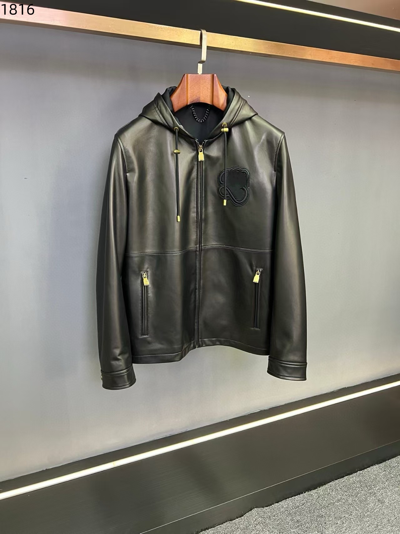 mens jacket designer jacket Fashion Sports Windbreaker Keep Warm Hood Jacket Outdoor sports Embroidered leather label drawstring hooded leather jack