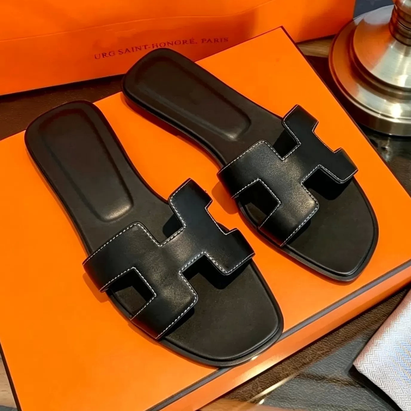 oran chaussures de créateur H tête carrée plate un mot pantoufles femmes bout ouvert en cuir Oran Style plage hommes en plein air décontracté quo