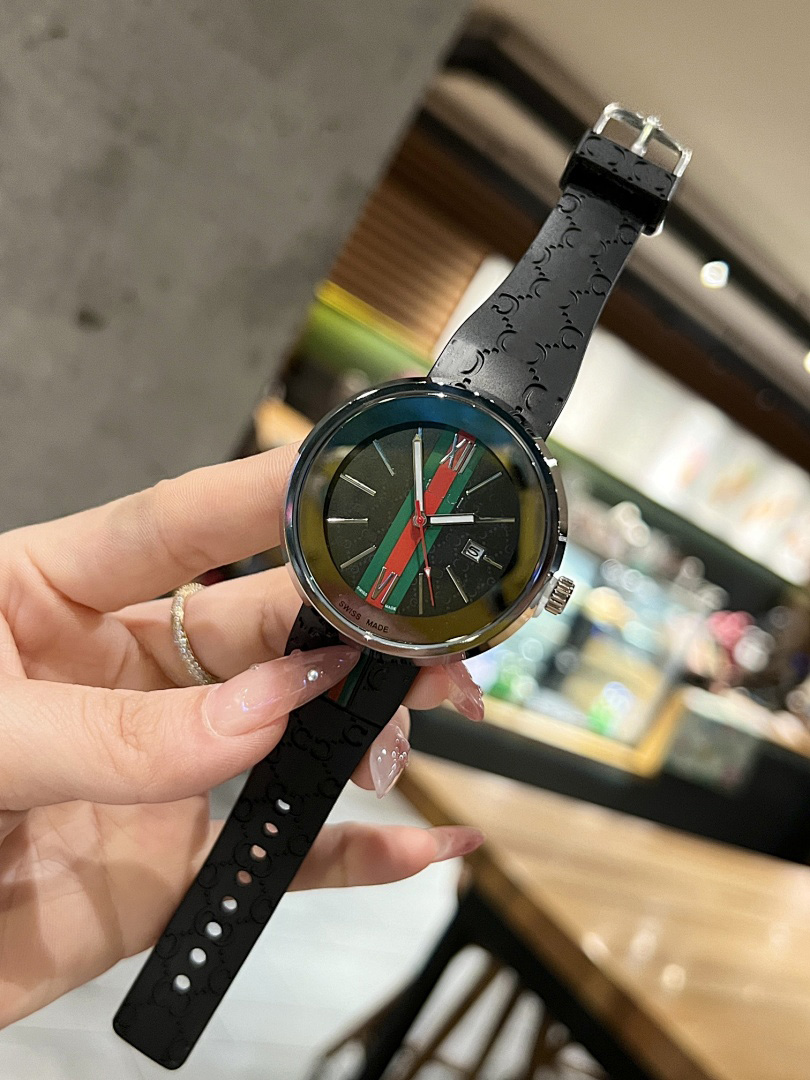 Designer polshorloge met gestreepte wijzerplaat, zachte rubberen band in reliëf, elegant quartz horloge voor dagelijks gebruik, heren dames, luxe uu
