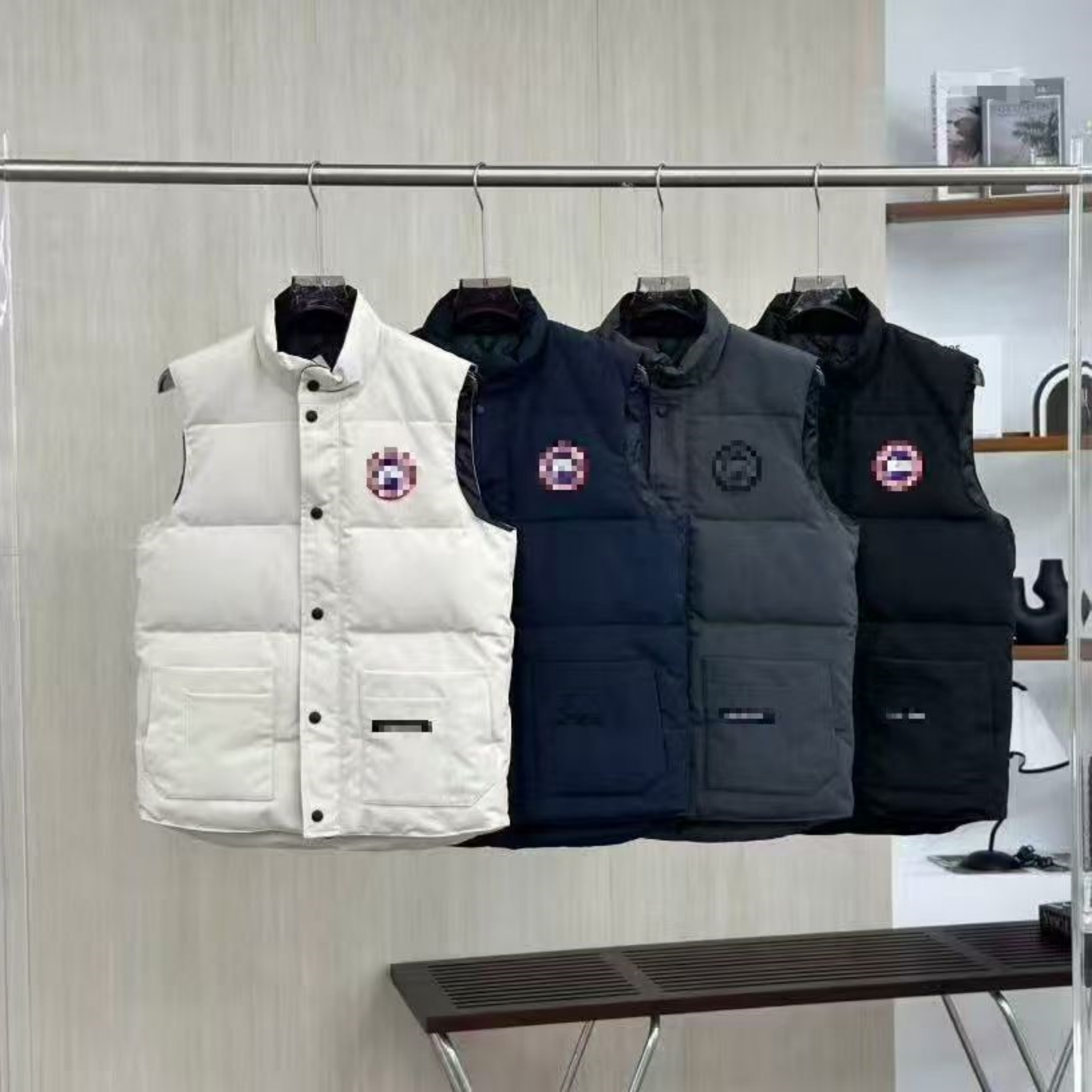Winter gilet mens vest designer down jacket luxury woman feather filled material coat embroidered badge body warmer outerwear full label jackets bod