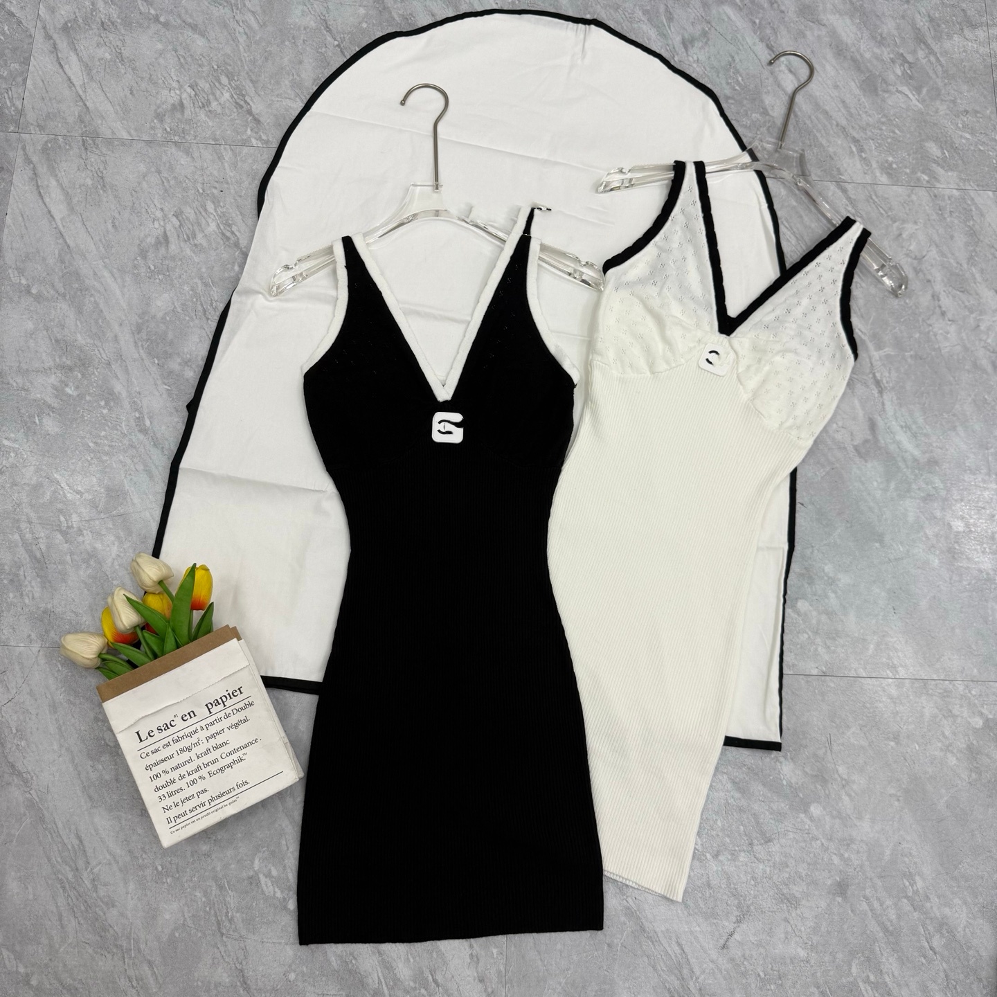 robe de marque 2026 noir/blanc col en V sans manches robe en tricot femmes Sexy Logo robes moulantes pour femmes 63008