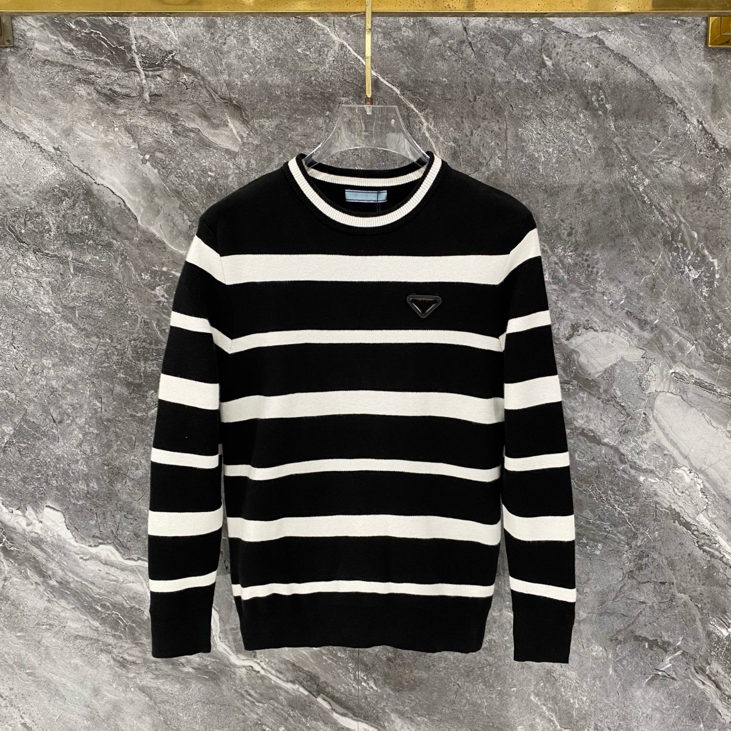 Designer brand clothing, high-quality men's sweaters, black and white striped round neck long sleeved knitted sweaters, woolen sweaters