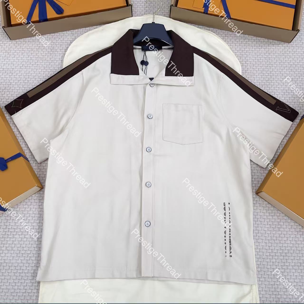 26ss Gestreept overhemd met geborduurd logo Designer Casual overhemden voor heren met contrasterende tape-afwerking Casual overhemd met korte mouwen