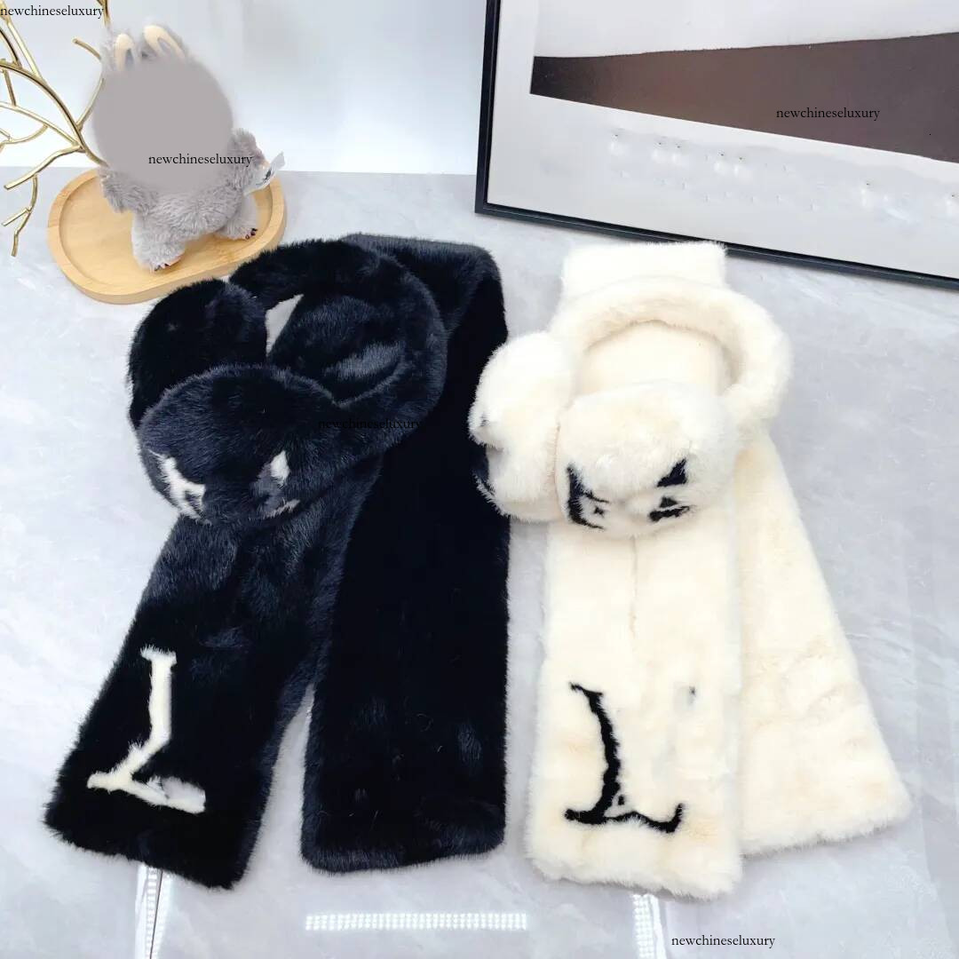 Luxury Women's Earmuffs Women And Men's Scarves Couple's Design Winter Warm Outdoor Travel Skiing Earmuff Scarf Set