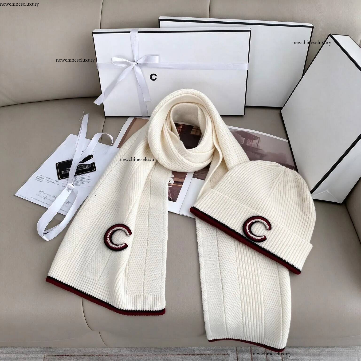 Ensemble de créateurs en tricot côtelé chaud pour l'hiver avec logo C unique, écharpe douce et confortable et bonnet pour femme pour les déplacem