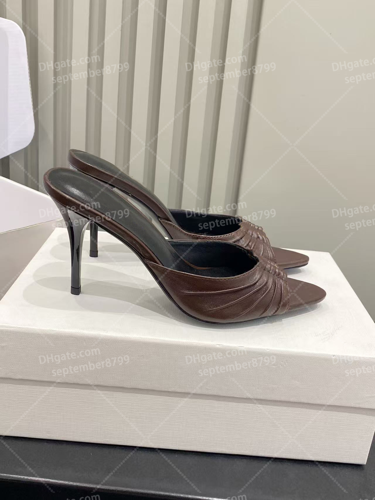 Designer-Sandalen, Schuhe, 1:1, hochwertige Damen, spitze Peeptoes, Ausschnitte, Stiletto-Absatz, Hausschuhe, Party-High-Heel-Kleiderschuhe, 5,5 cm