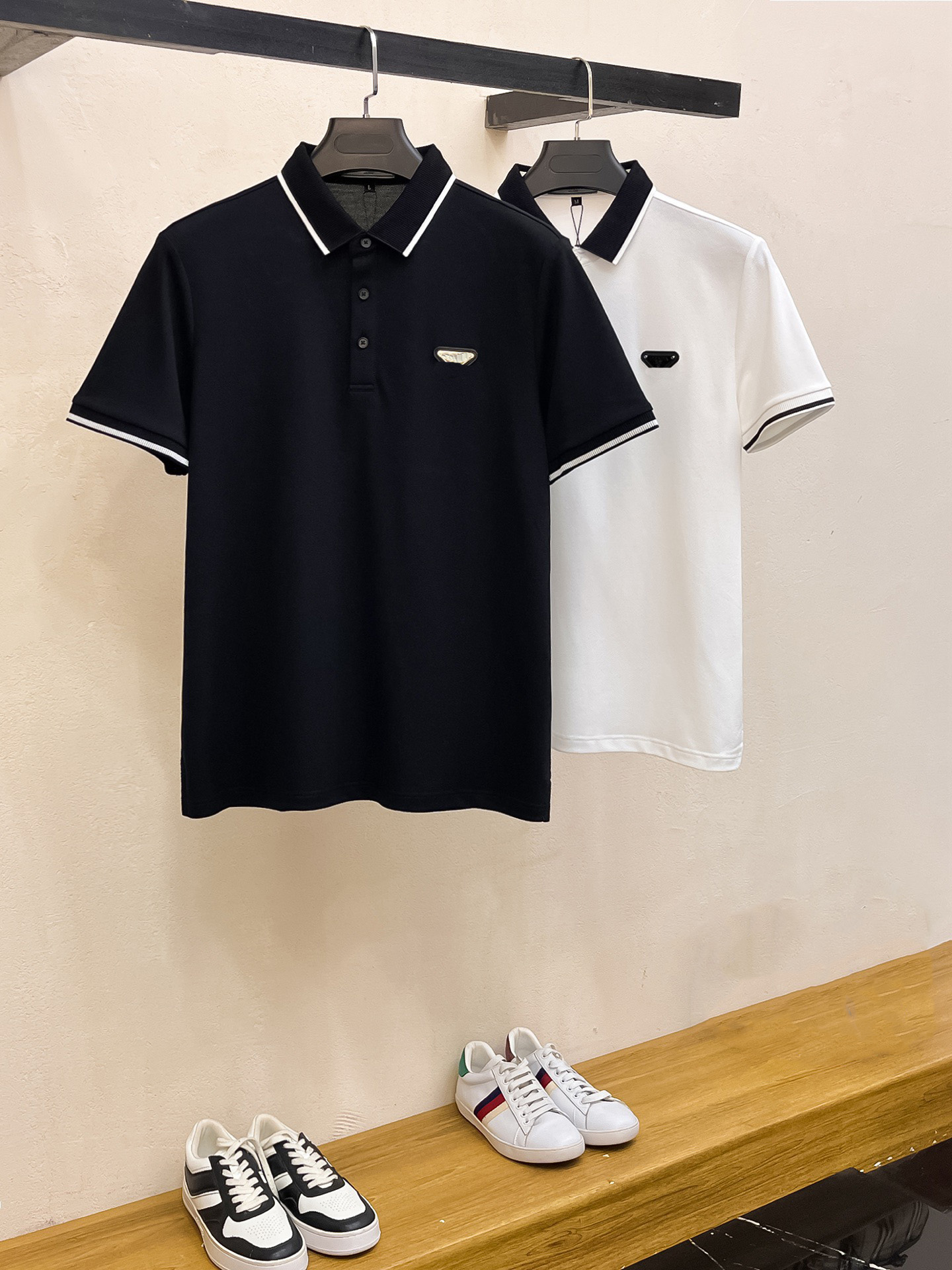 2026 designer high-quality men's T-shirt and polo shirt, nylon fabric with triangular logo decoration, fashionable and versatile men's pol