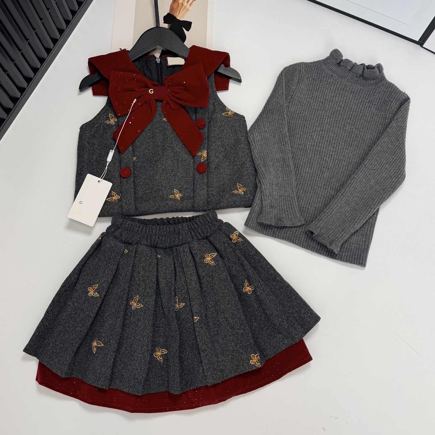 Kids Designer Clothes Girls Knitted Sweater Vest Pleated Skirt 3Pcs Set Toddler Bow Decor Sleeveless Waistcoat Long Sleeve Knit Top Spring Autumn Gi