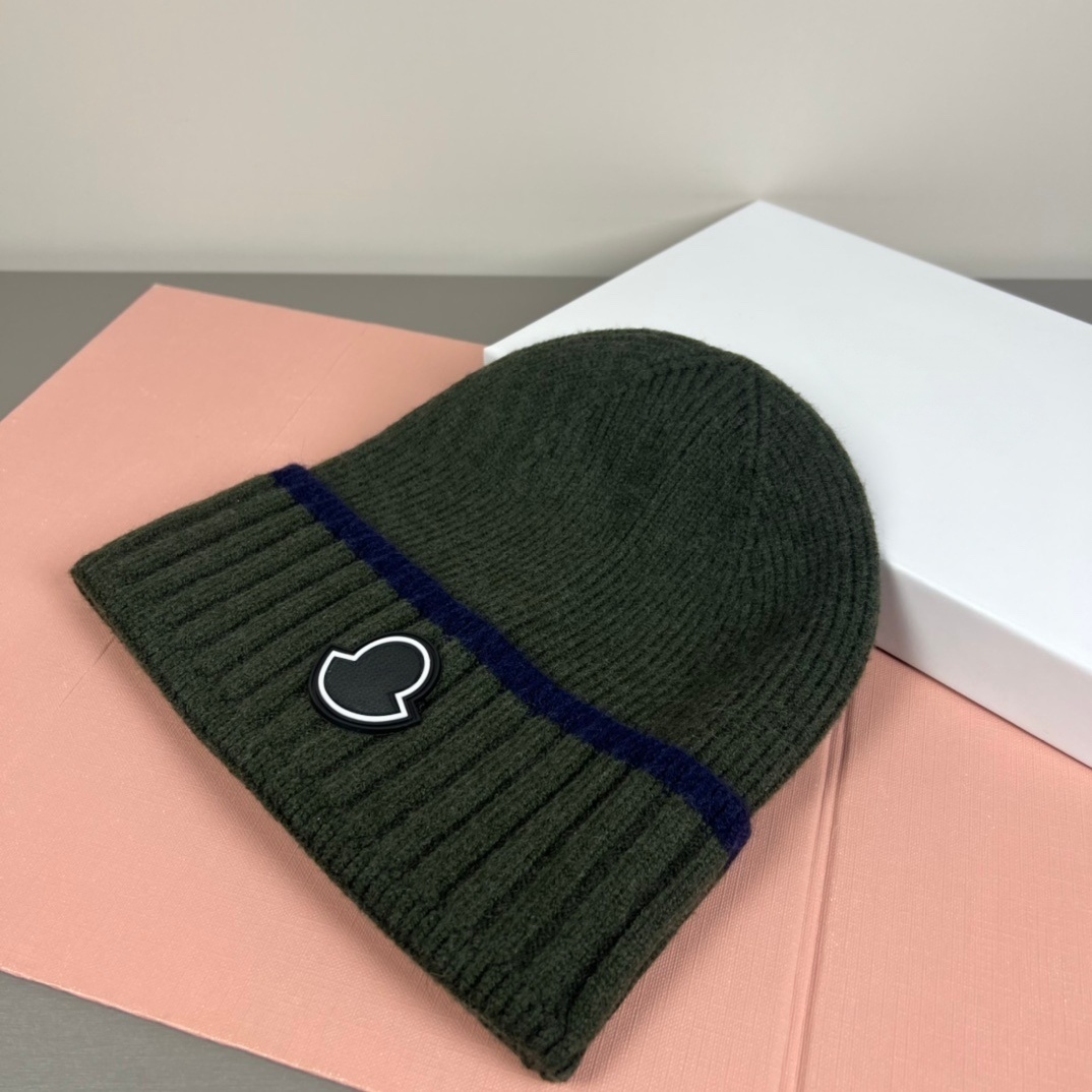 Classic 2026 model Fashion Knit Designer beanie Hat Unisex bonnet Winter Skullcap Classic Solid Color Cuffed Knitted Hat for Daily Street Wear Solid