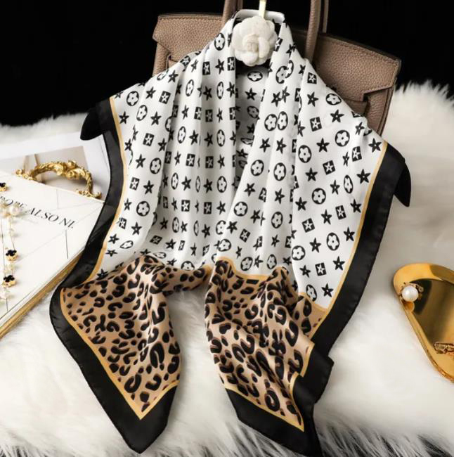Designer Scarf Silk Scarfs For Elegant Women Cap Shawl Lightweight Square Satin Head Wrap Medium Headband Shawl Character Letter Animal Print Necker