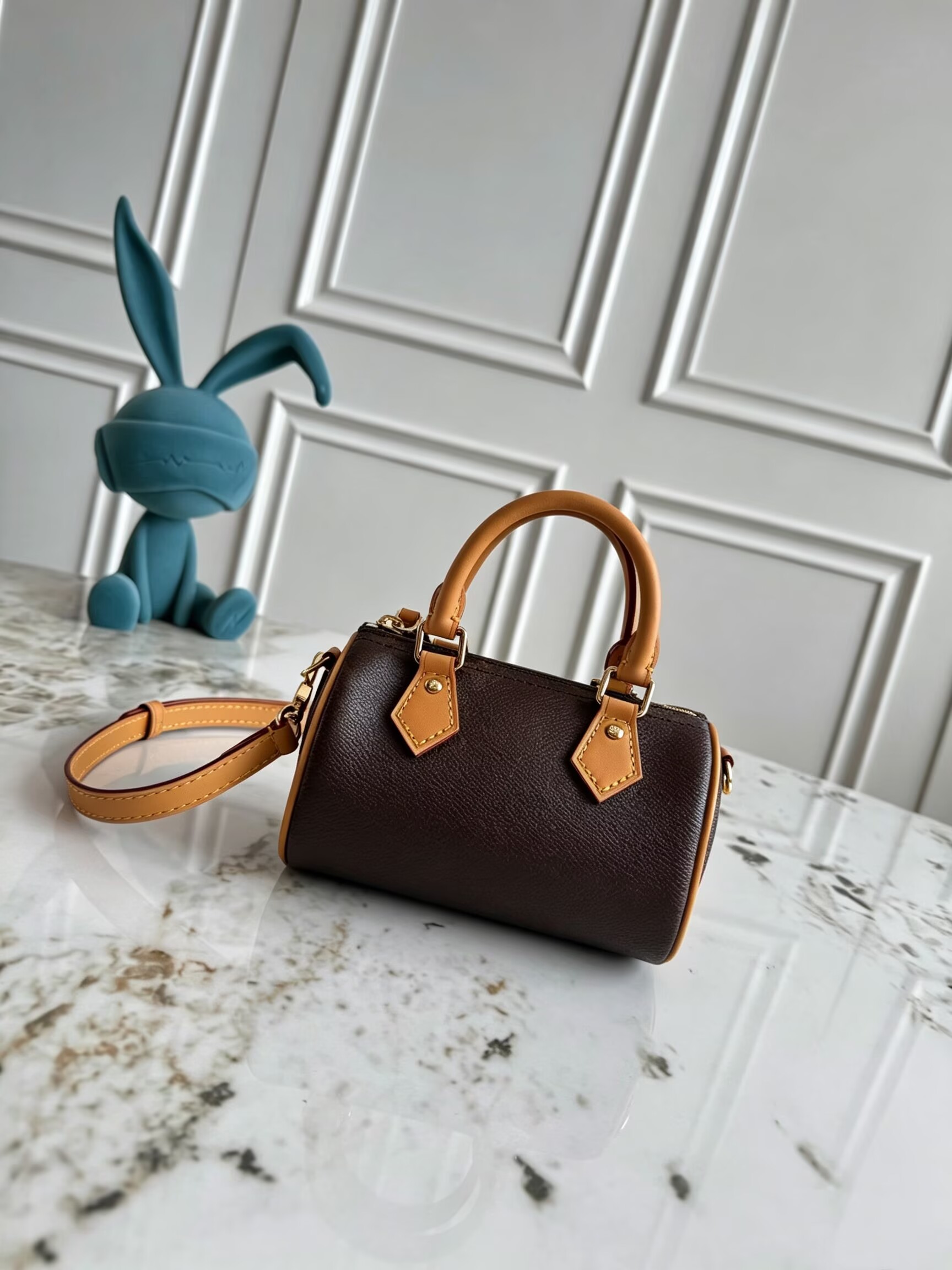 Women's bag classic handbag handle and detachable and adjustable shoulder strap achieve a variety of styles