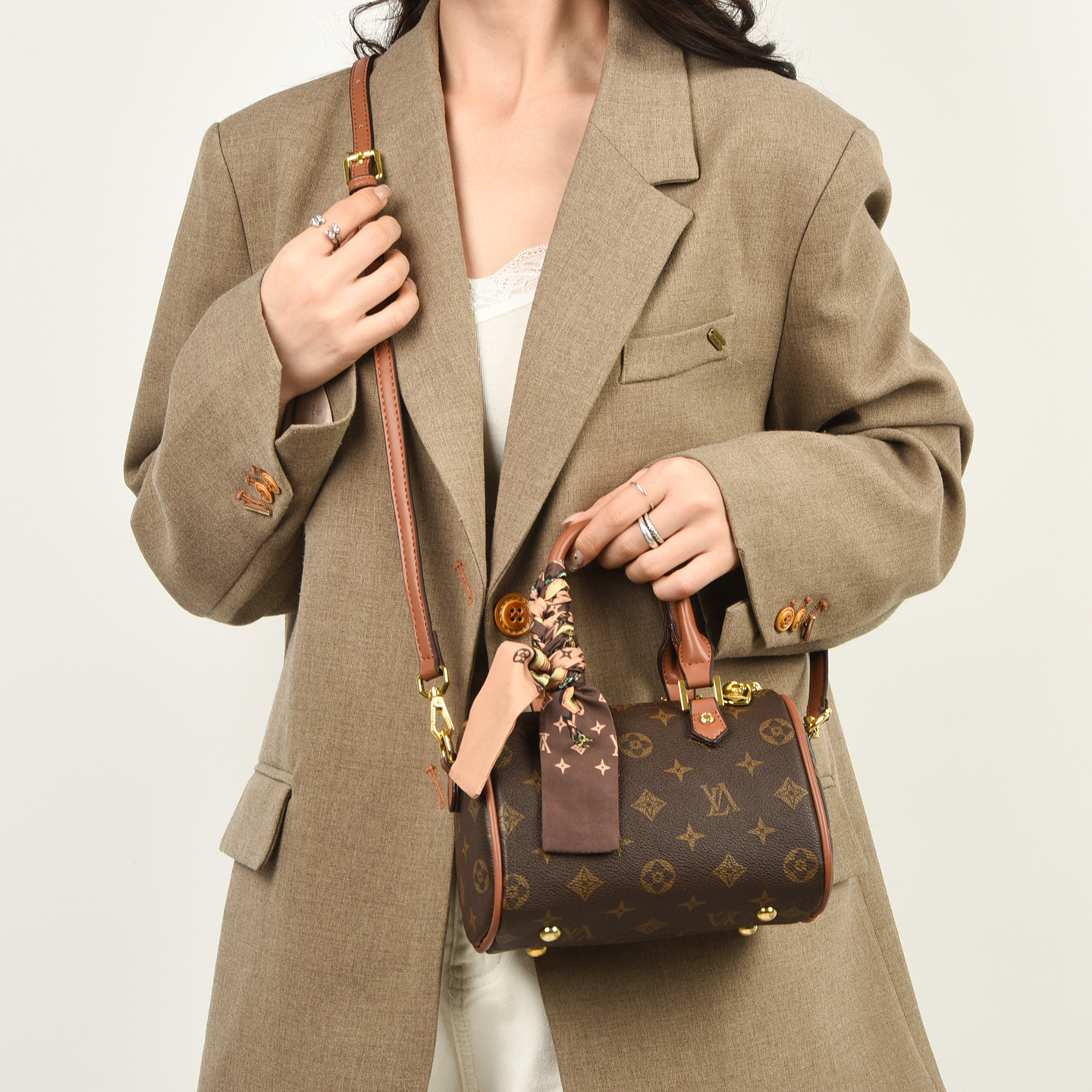 Luxury OULAIMEIZI Brand Hot Free Shipping Designer 2026 Summer Versatile Fashion Shoulder Bag Trendy Printed Yellow Brown Boston Bag For Woman
