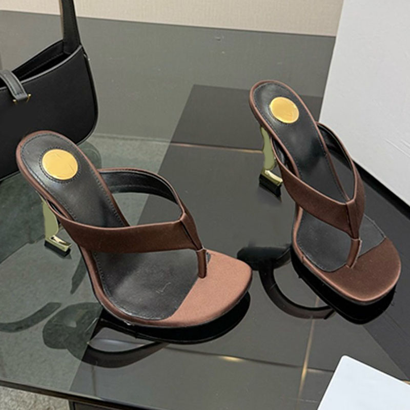 Muli OPYUM in crêpe satinato da donna sexy Sandali mulo infradito con tacco iconico in metallo di lusso Sandali da donna con tacchi alti sexy e affa