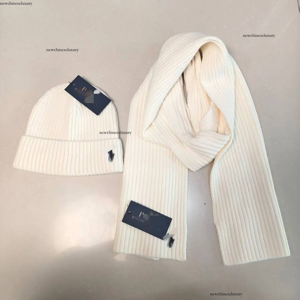 Nouveaux ensembles d'écharpes et de chapeaux en coton unisexe de styliste: broderie de logo de cheval, bonnet en tricot de style couple sportif c