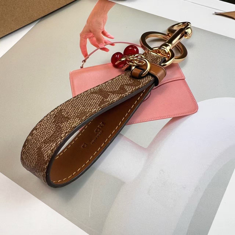 Designer Vintage Toile Cuir Bracelet Porte-clés pour Femmes Mignon Cerise Sac Charme Pendentif Or Métal Porte-clés Porte-clés De Voiture Co H Sac