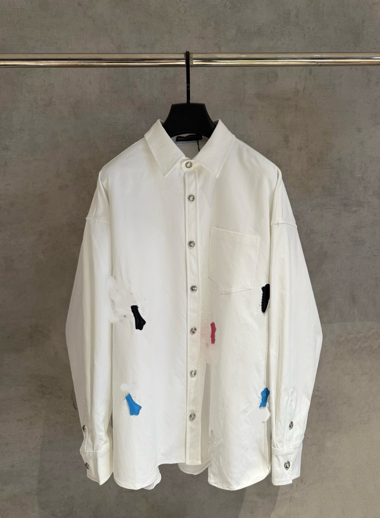2026 Fall TOP Designer Luxury Loose Long Sleeve Shirt Men Long Staple Cotton Pu Patch Decoration Turn Down Collar Casual Oversized Shirt Streetwear